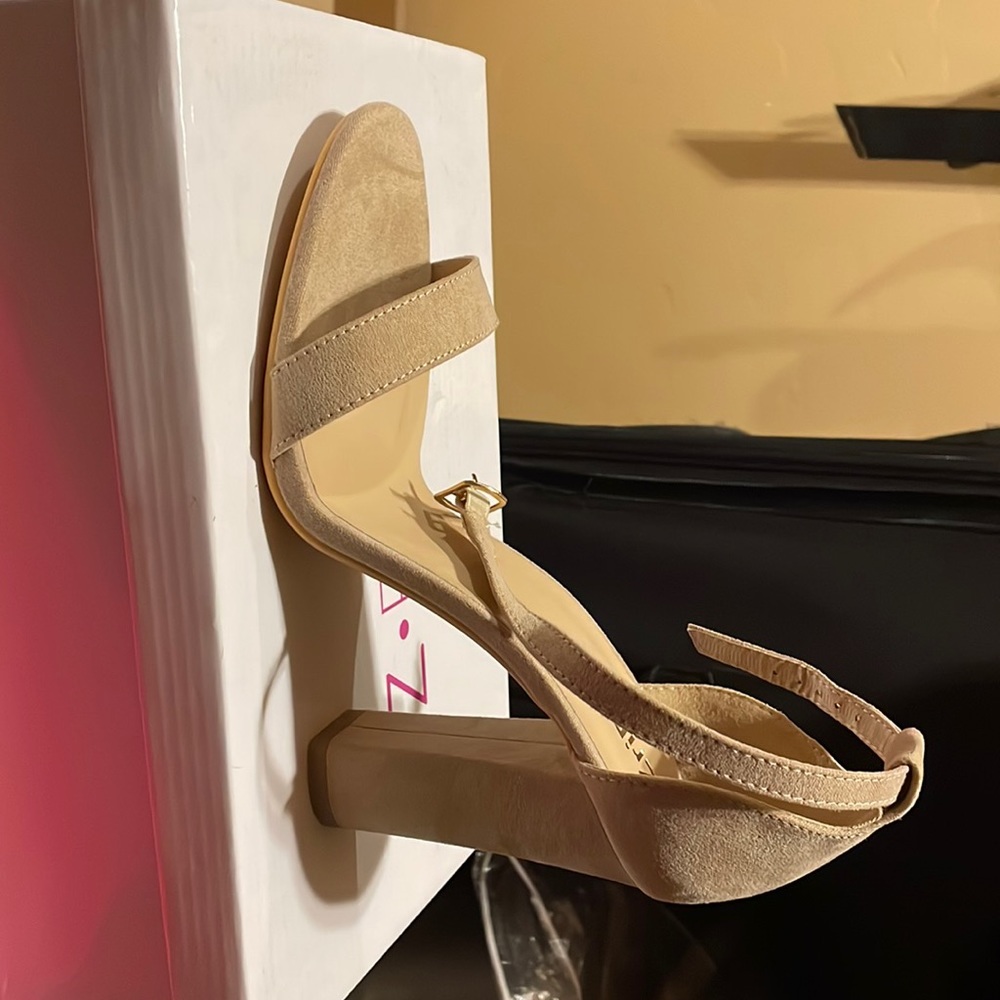 Nude heel